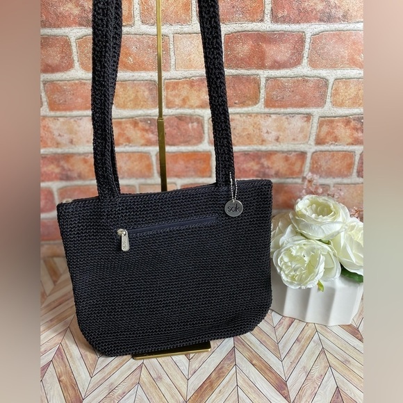 Unbelievable Price! Perfect All Season Bag! Easy to clean and travel with. - Picture 10 of 12